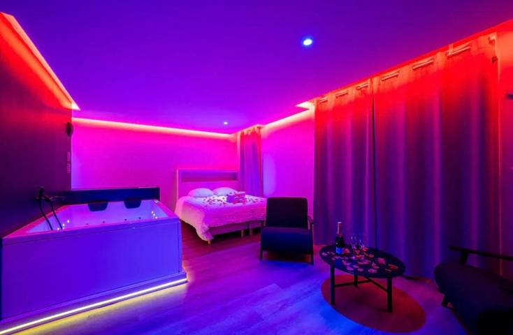 Gîte pour 2 personnes, avec jacuzzi ainsi que sauna et balcon à La Riche - 2