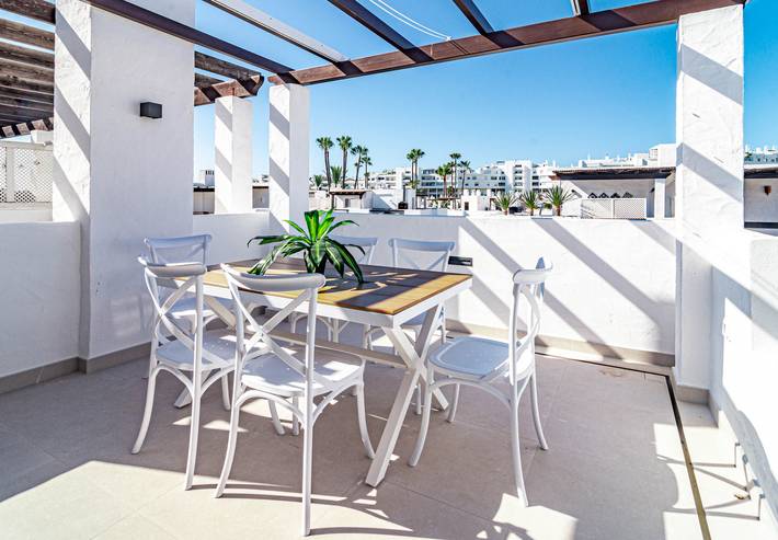 Ferienhaus für 8 Personen, mit Terrasse und Garten sowie Pool und Ausblick in Marbella - 3
