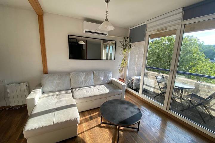 Entire apartment, Close to the convention center wth a lovely view of the Basilica of Fourvière. in Caluire-et-Cuire, Lyon region