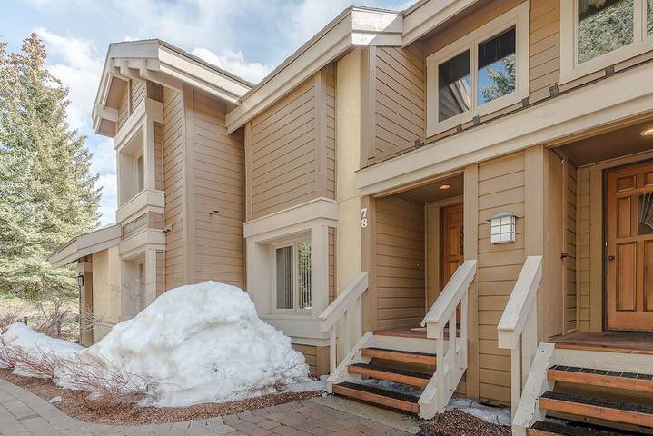 Vacation rental for 6 people, with sauna and pool as well as hot tub and balcony in Sun Valley ID