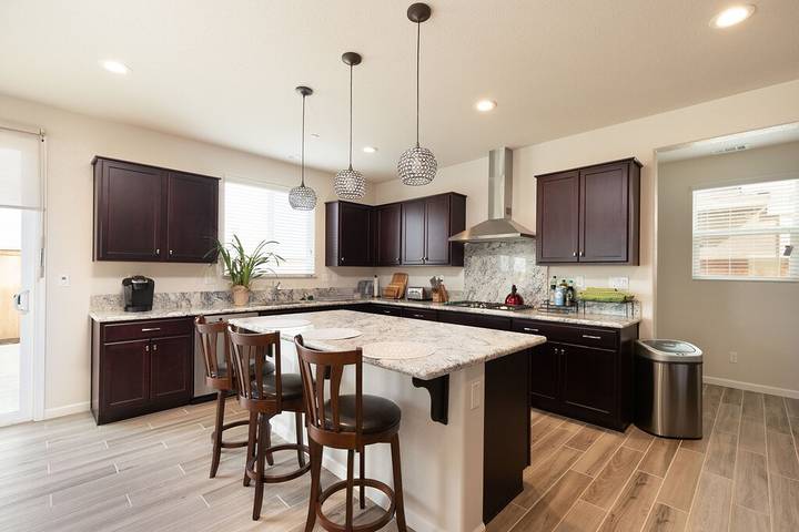 Vacation rental for 12 people, with hot tub in Elk Grove