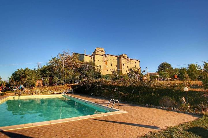Château pour 4 personnes, avec jardin et piscine - 1