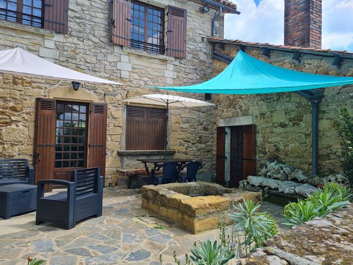 Gîte pour 4 personnes, avec terrasse ainsi que jardin et piscine, animaux acceptés à Eyzerac