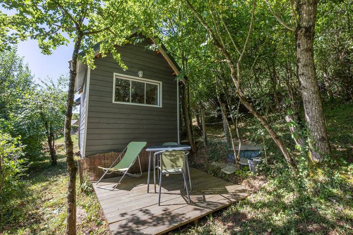 Gîte pour 2 personnes, avec Jardin dans Bessuéjouls, Aveyron