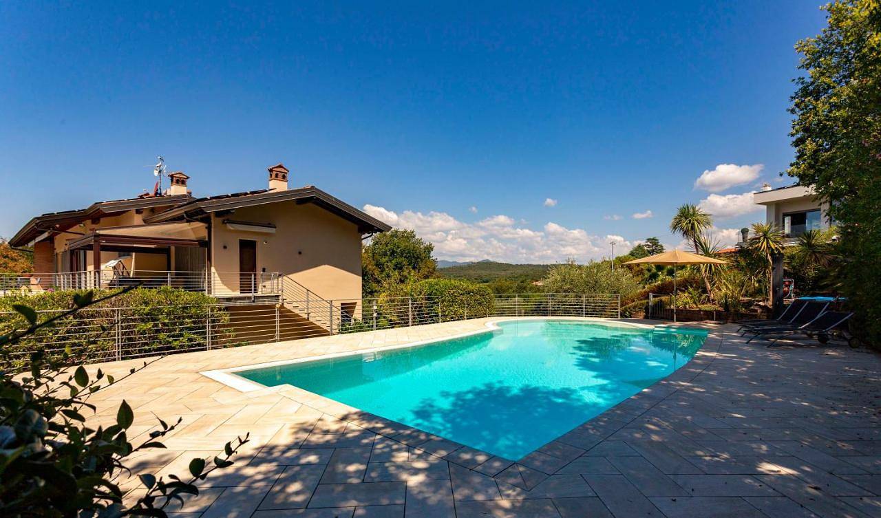 Sunset Serenity Villa in Padenghe sul Garda, Prealpi Gardesane