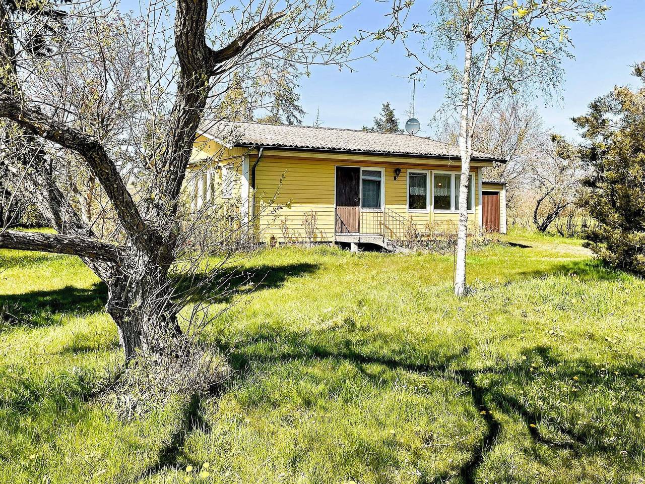 Lantligt hus med trädgård nära Borgholm in Öland