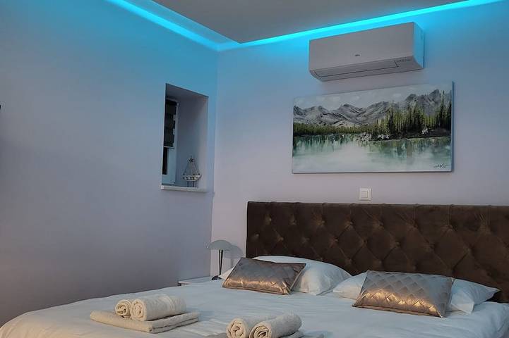 Ferienwohnung für 2 Personen, mit Whirlpool und Garten in Zagreb