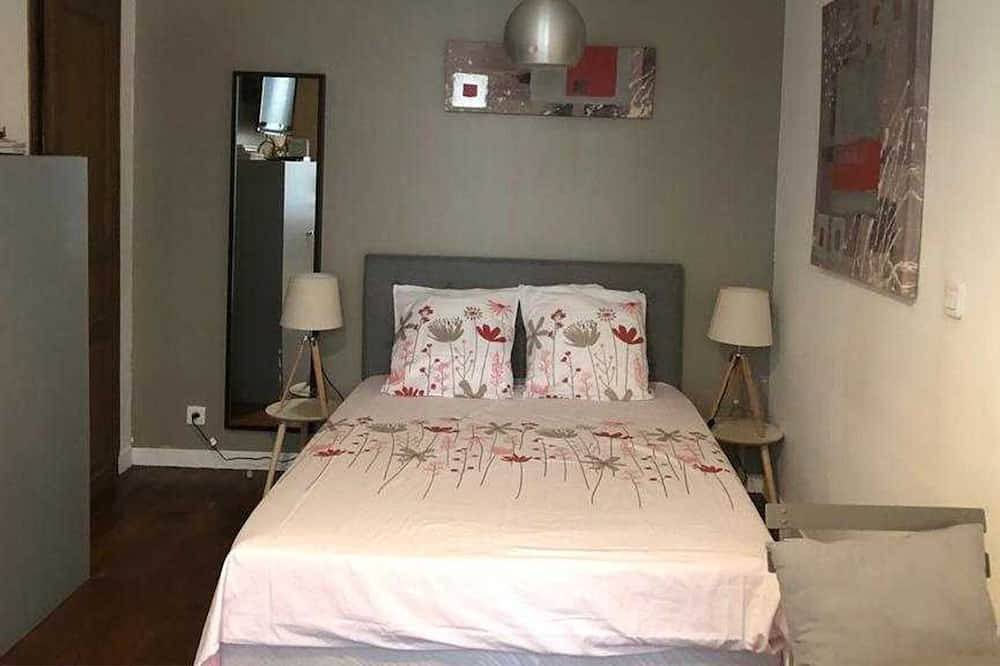 Appartement entier, Studio Paris Quartier Saint Placide in Paris, Île de France