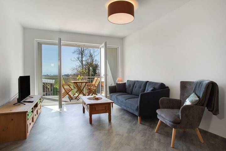 Ferienwohnung für 4 Personen, mit Balkon und Garten sowie Seeblick in Friedrichshafen