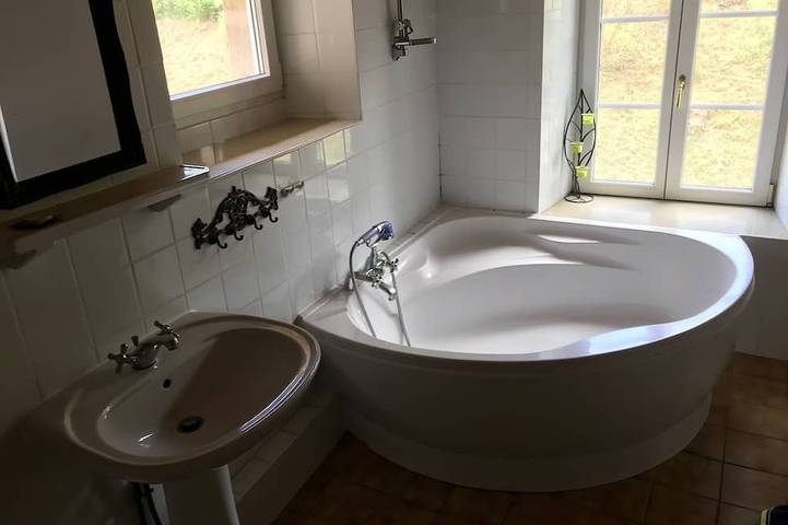 Chateau de la Mothe with tennis court and park all for you in Anrosey, Haute-Marne
