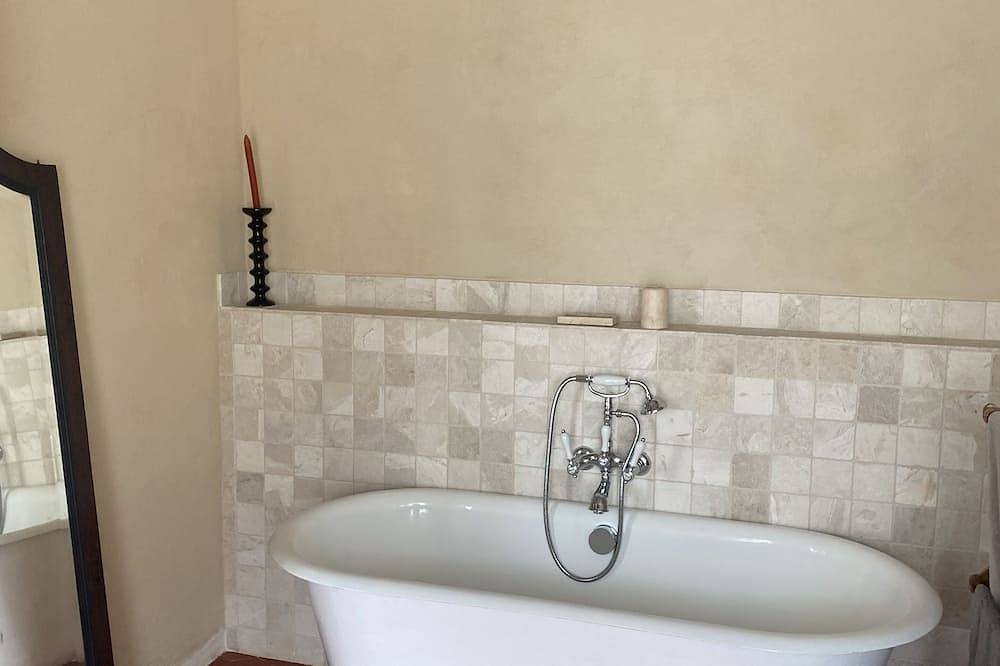 Appartement entier, Maison de Famille Avec Jardin Privatif in Canari, Région de Bastia