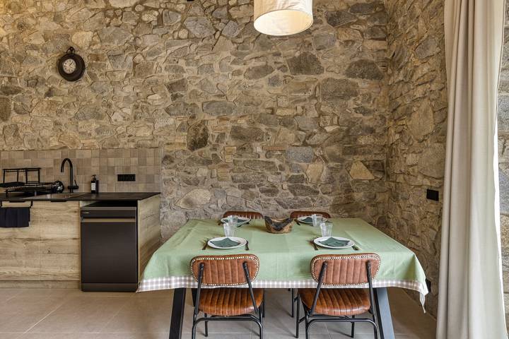 Hel lejlighed, Rural House 'El Corral' with Mountain Views, Wi-Fi and Air Conditioning in Agullana, Upper Empordà