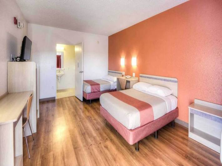 Apartamento entero, Acogedor apartamento de 2 camas matrimoniales | Adaptado para personas con discapacidad/Bañera in Connecticut