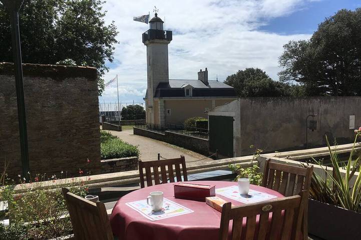 Gîte pour 3 personnes, avec terrasse dans Port de Gourmalon