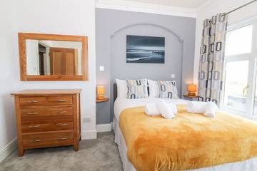 Holiday Home for 14 People in Aberdovey, Cardigan Bay, Photo 3