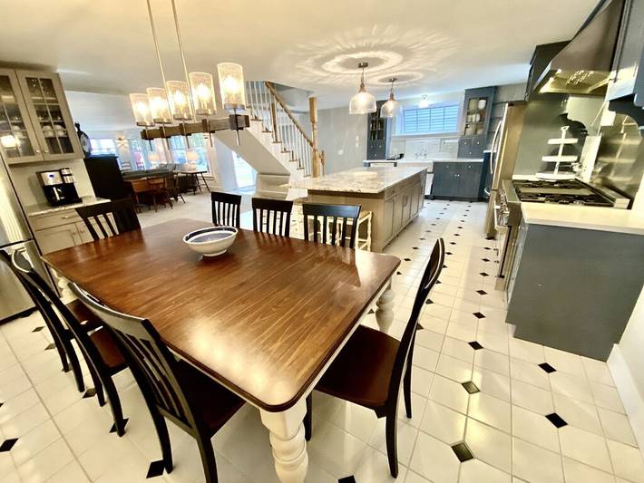 Vacation rental for 17 people, with balcony and yard in Torch Lake