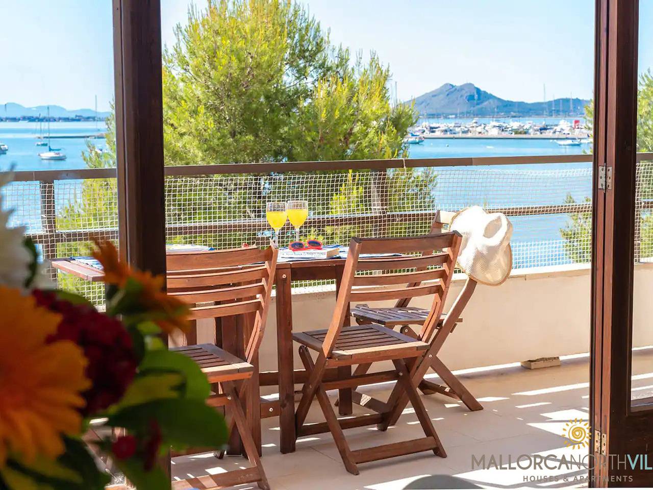 Entire apartment, Seafront Apartment in Mallorca - Perfect for Winter and Cycling in Port de Pollença, Pollença