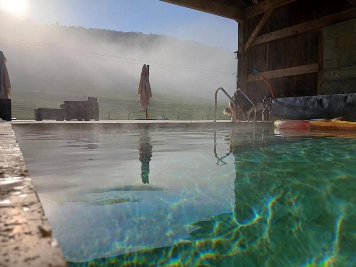 Location de vacances pour 10 personnes, avec vue ainsi que jardin et piscine, animaux acceptés à Ornans - 3