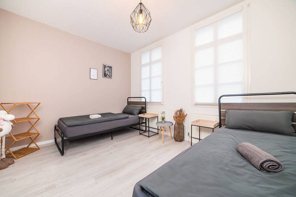Ganze Wohnung, ☆Smart Home - Wuppertal - Perfect for 6-8 Guests! Central - Parking - Netflix in Wuppertal, Bergisches Land