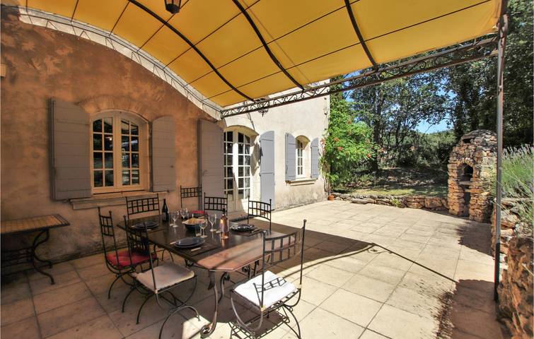 Location de vacances pour 8 personnes, avec jardin ainsi que piscine et terrasse à Apt - 3