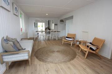 Holiday Home for 9 People in Moffat Beach, Sunshine Coast, Photo 3