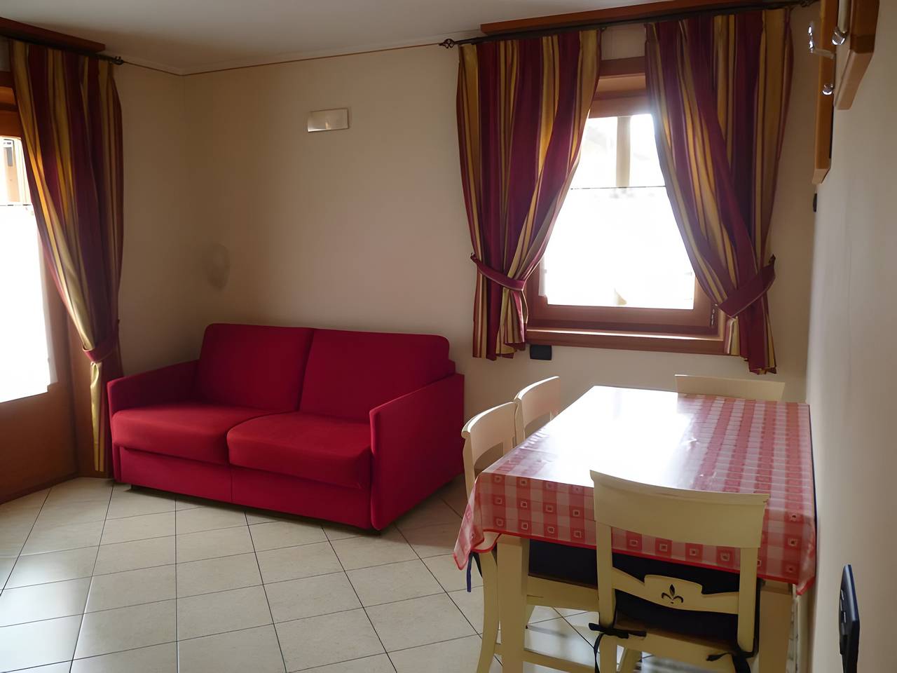 Apartamento entero, Apartamento '2' con vistas a la montaña, jardín compartido y Wi-Fi in Livigno (Town), Livigno