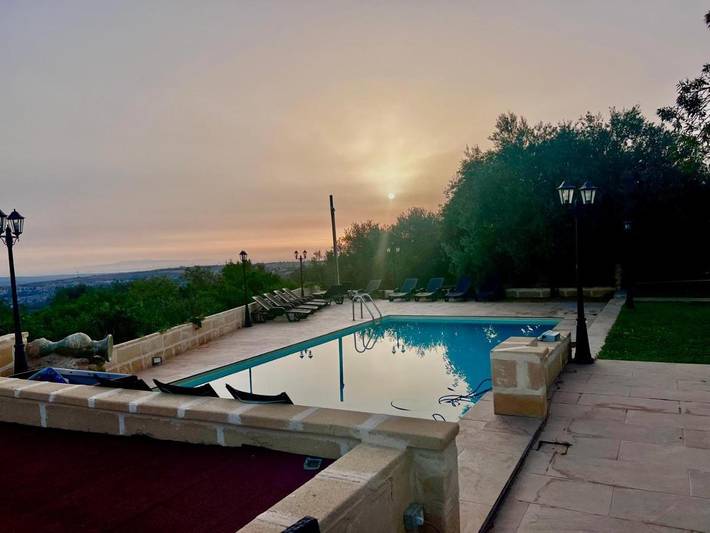 Ferienhaus für 4 Personen, mit Whirlpool und Pool sowie Garten