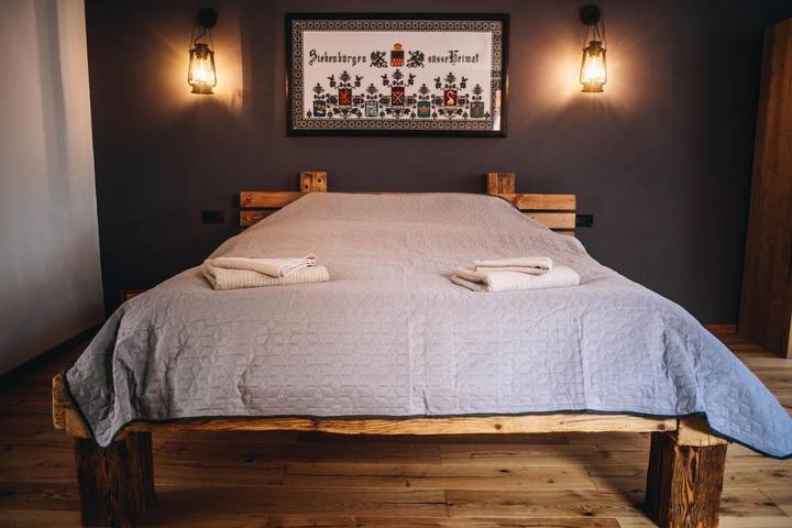 Gîte pour 3 personnes, avec jardin ainsi que sauna et vue, animaux acceptés dans Poiana Brasov - Brasov