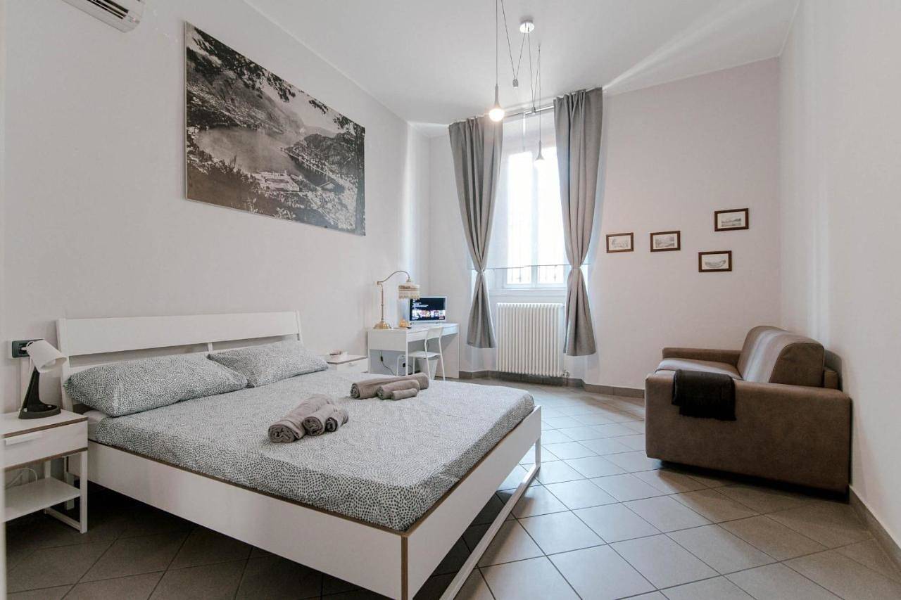 Downtown Rooms in Como, Comer See