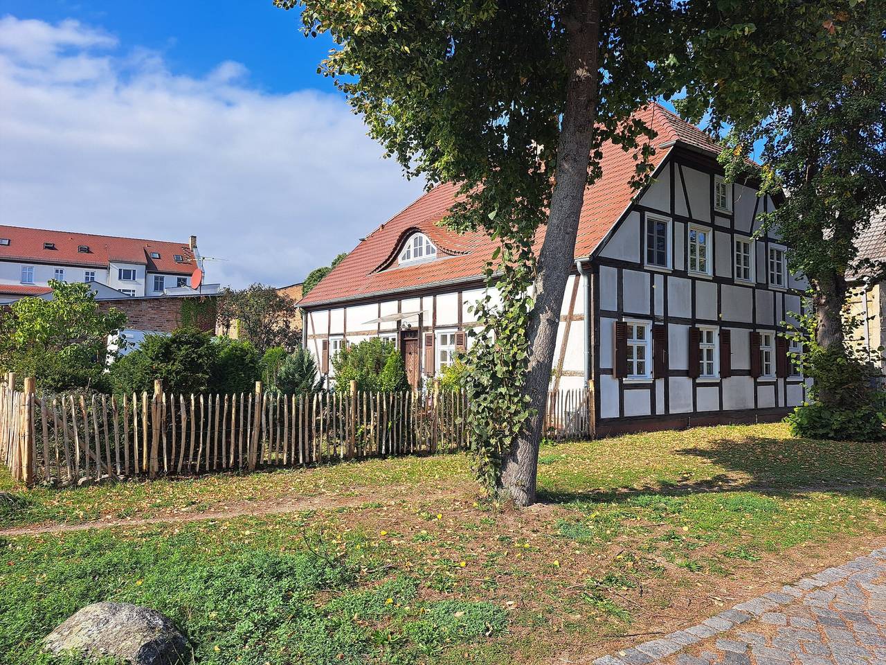 Ganze Wohnung, Apartment 'Ferienwohnung Zeitlos Wriezen 2' mit privater Terrasse, Garten & Wlan in Wriezen, Märkische Schweiz-Oderland