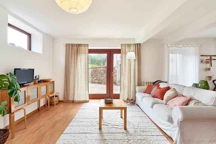 Location de vacances pour 10 personnes, avec Balcon ainsi que Terrasse et Vue dans Janeiro de Cima