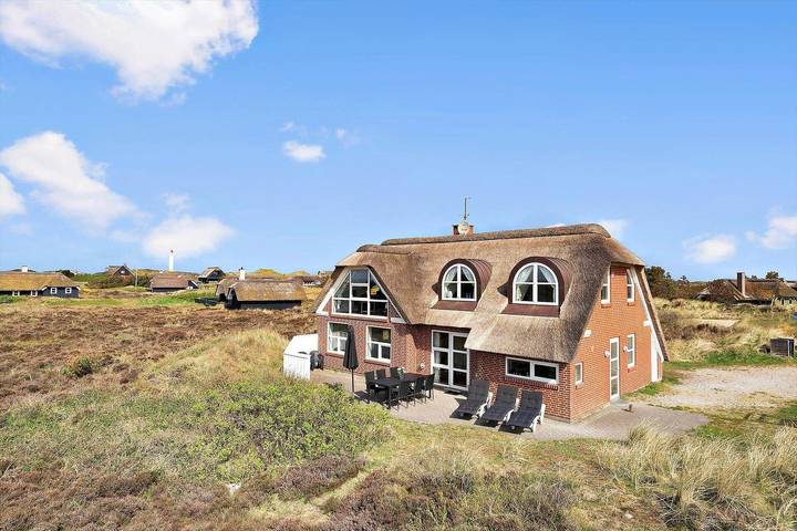 Ferienhaus mit Meerblick für 8 Personen, mit Pool und Whirlpool sowie Sauna und Terrasse in Blavand