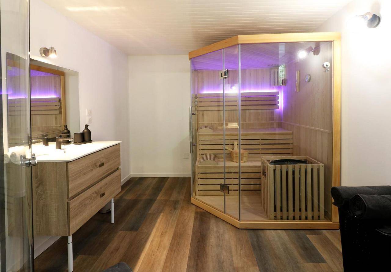 La Marionnade - Maison de village, Sauna, Balnéothérapie, Borne Ve in Cerdon (Ain), Nantua