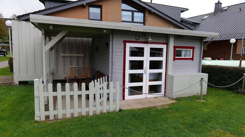 Bungalow für 2 Personen, mit Terrasse und Sauna in der Eifel - 4