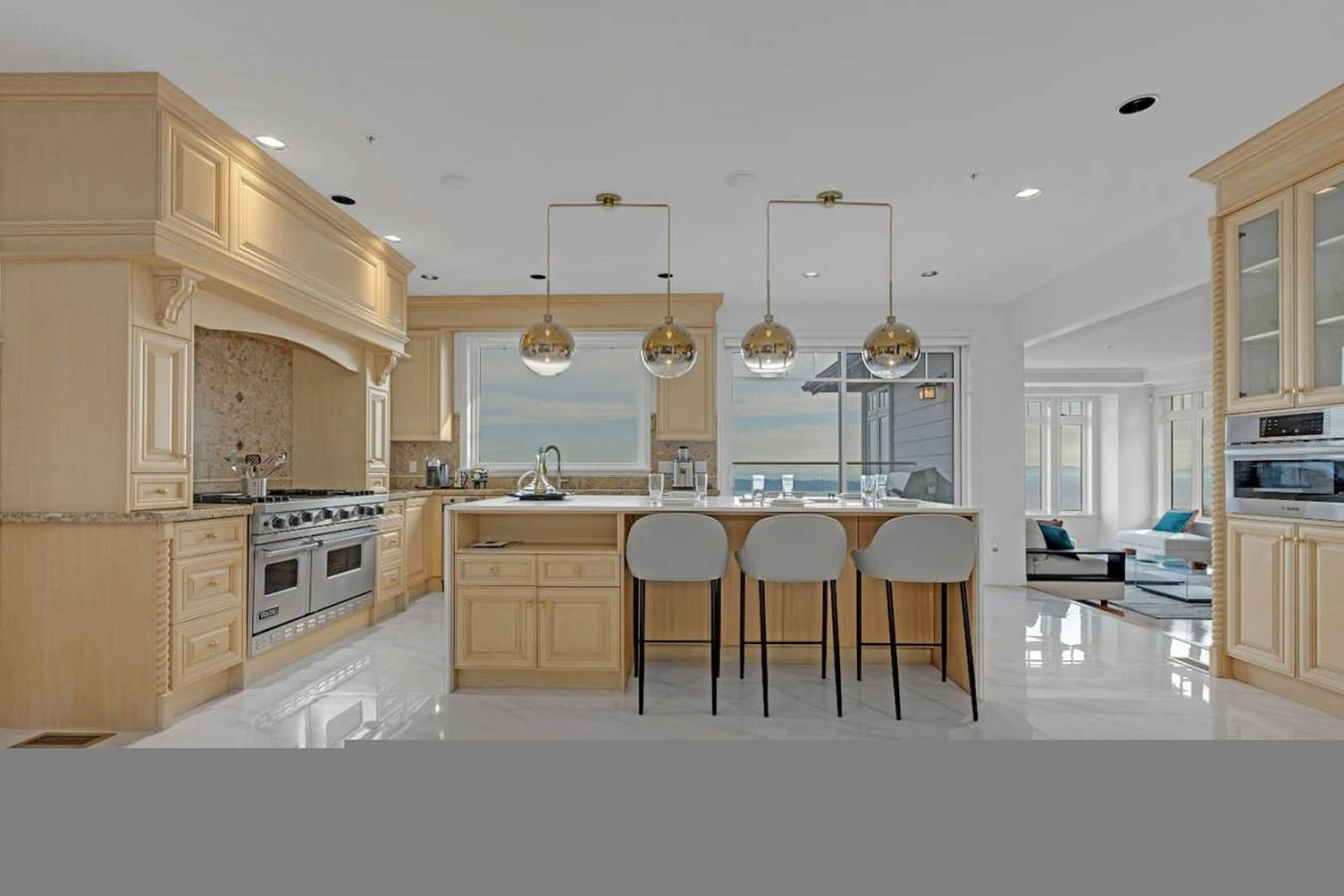 Luxe 4Br Retreat | Pool, Hot Tub + Panoramic Views in Cypress Mountain