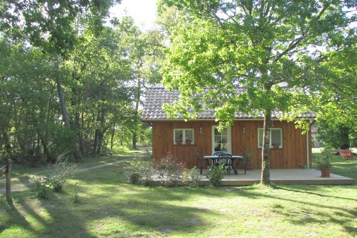 Gîte pour 4 personnes, avec jardin et vue à Luglon