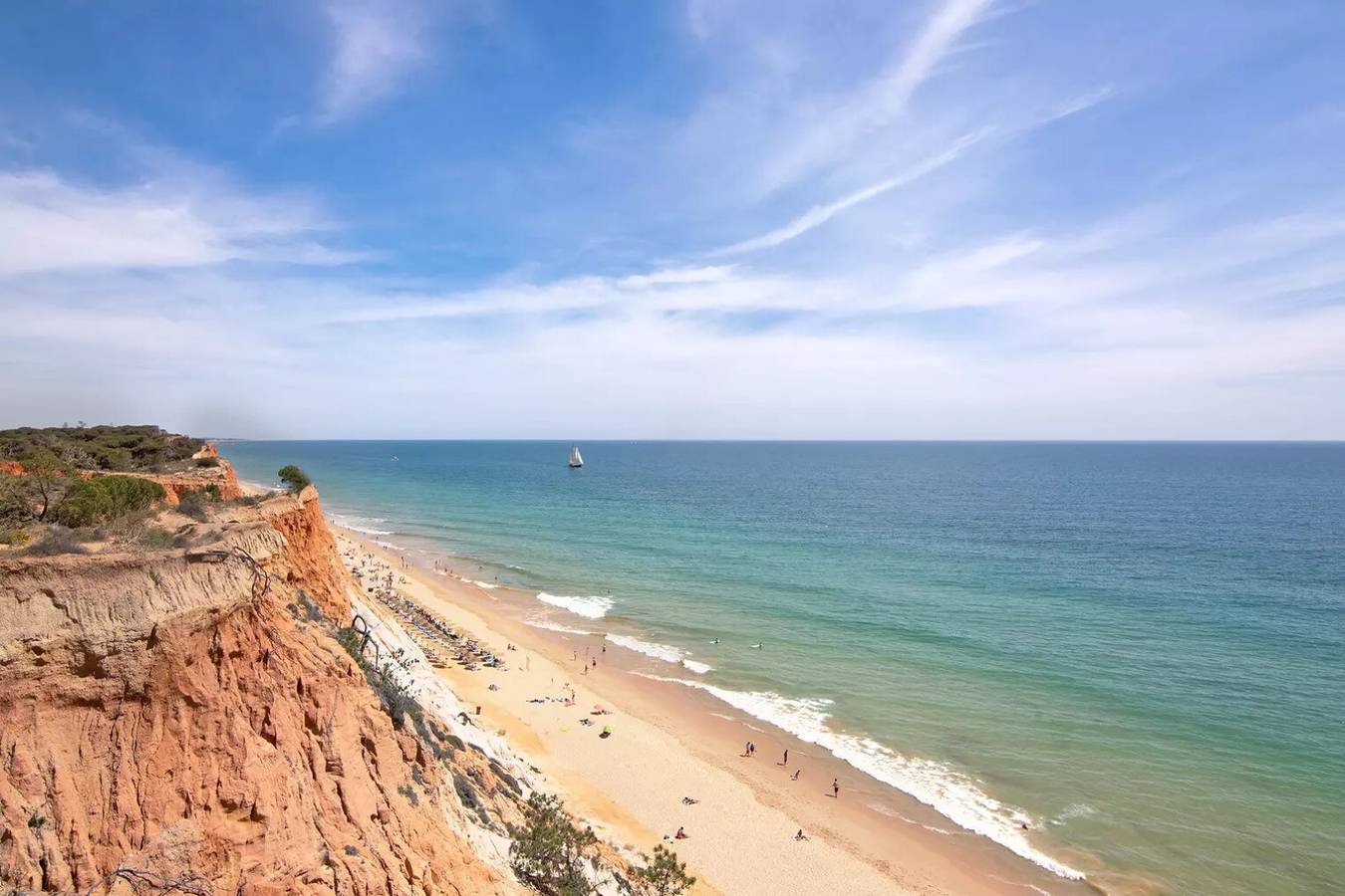 Apartamento inteiro, Apartamento 'Jade' com varanda, Wi-Fi e ar condicionado in Praia da Falésia, Albufeira