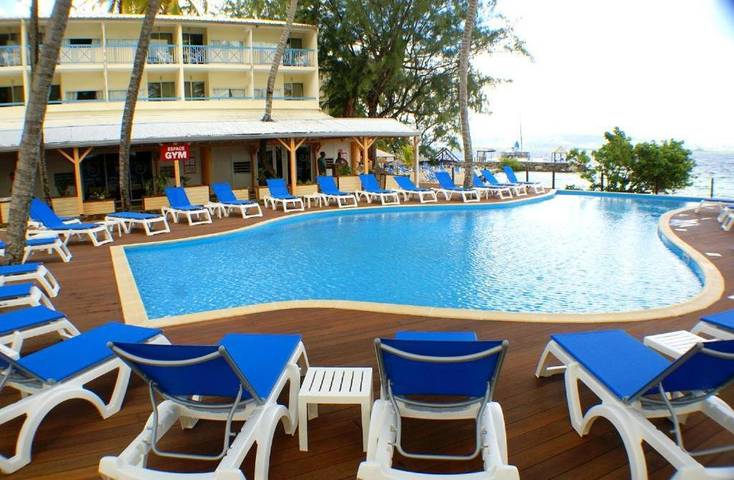 Apartahotel para 4 personas, con vistas y piscina para niños además de piscina y jardín en Caribe