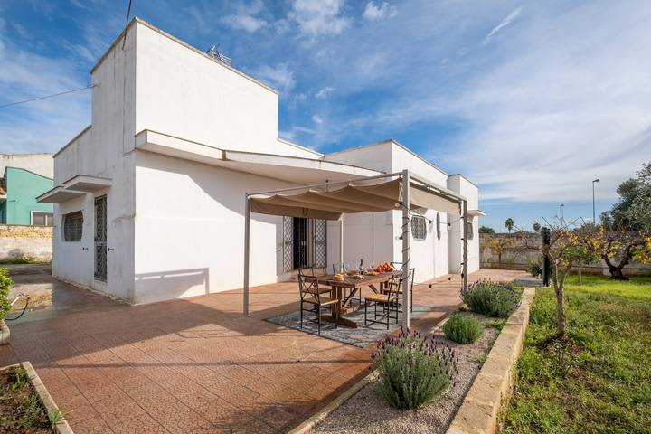 Location de vacances pour 10 personnes, avec jardin à Porto Cesareo