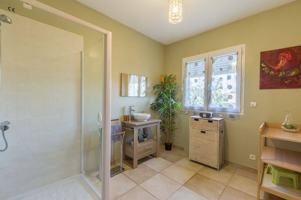 Villa De Prestige 190 M2 , 25 minutes de la mer. Étang de Thau ,Sète, Pézenas in Plaissan, Région de Lodève