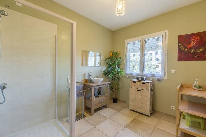 Location de vacances pour 8 personnes, avec jacuzzi et jardin à Plaissan - 3