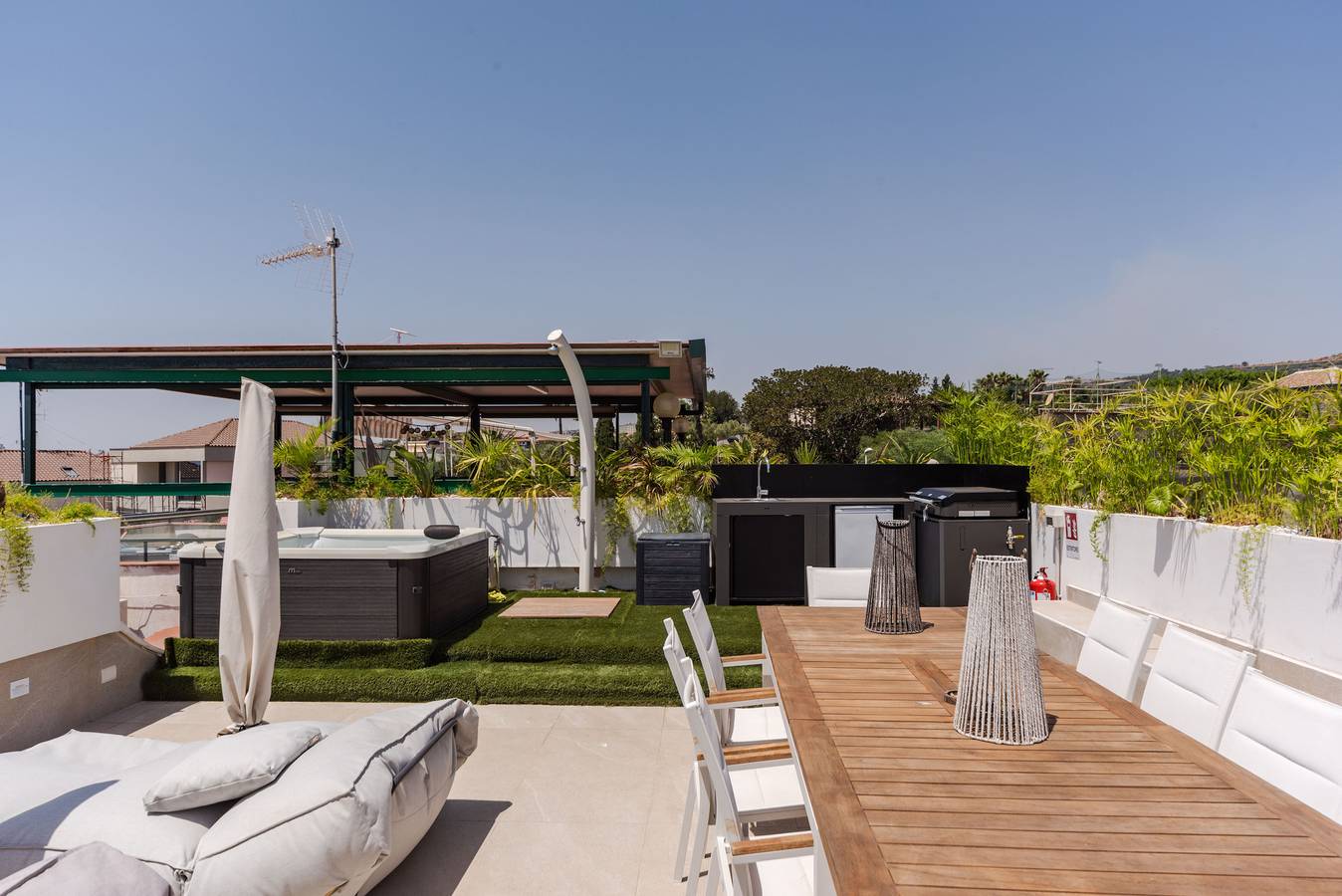 Apartamento entero, Terrace & Jacuzzi - Tropicalia by Wonderful Italy in Stanislao Cannizzaro, Aci Castello