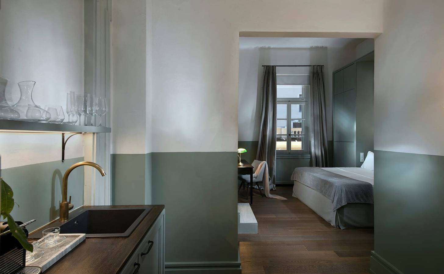 Grandiose Athens Apartment | 1 Bedroom Suite | Apartment Weisslogia | Athinaidos Aside in Central Section of Athens, Athens