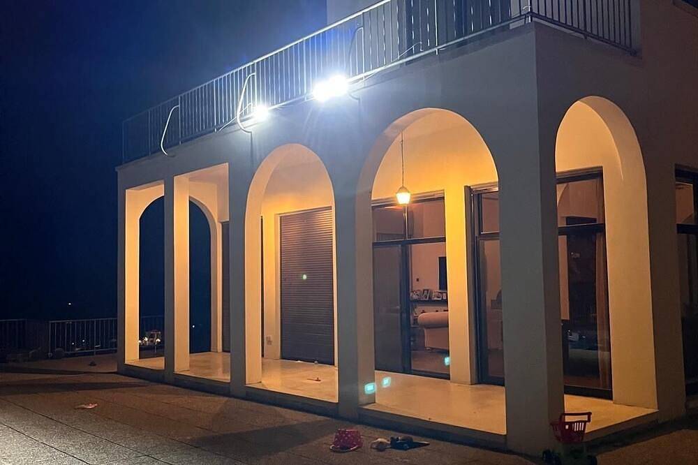 Spacious 6-bedroom villa in marvelous Limassol with Ac, fitness room in Πισσούρι, Südzypern