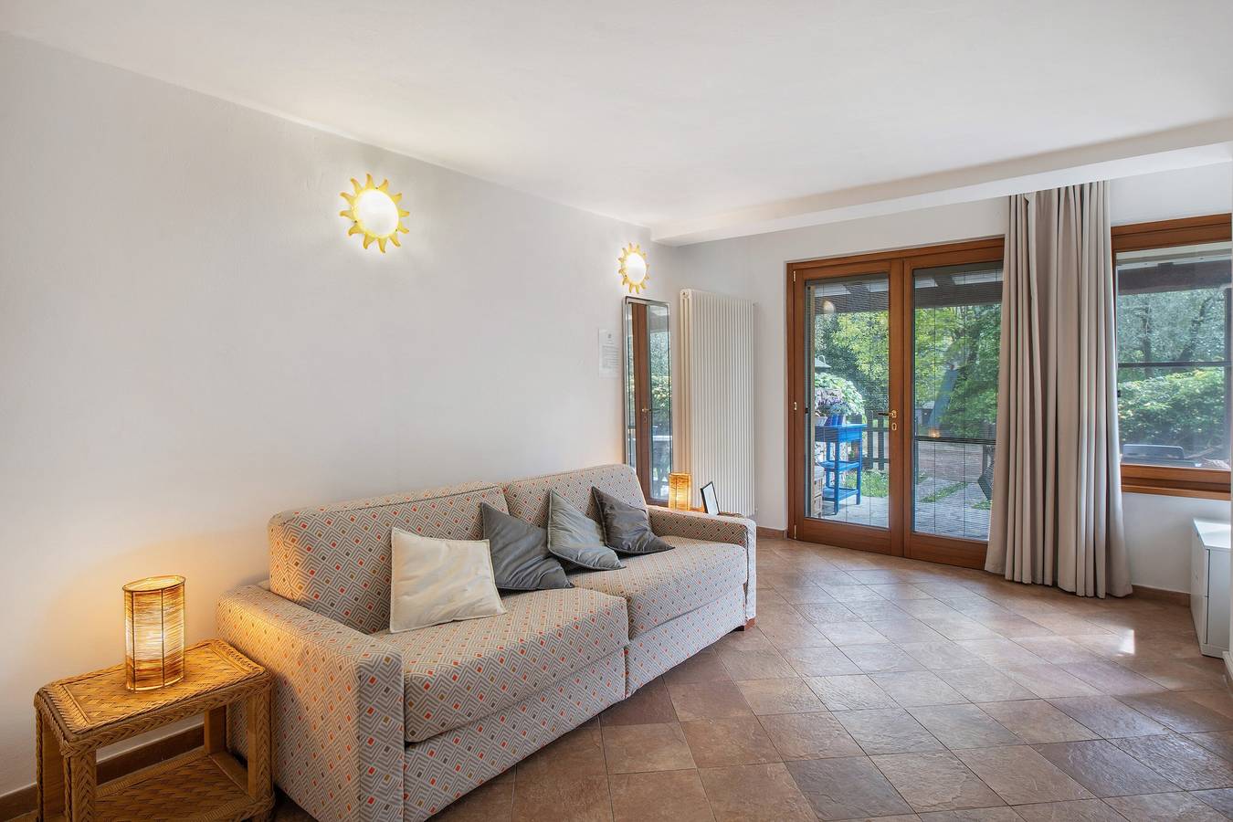 Appartamento intero, Appartamento 'Chalet Salvia' vista montagne. Piscina stagionale condivisa e Wi-Fi in Garlenda, Riviera di Ponente
