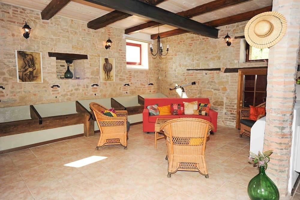Villa with Private Pool & Stunning Views On The Mountains Of Monte Sibellini in Amandola, Monti Sibillini National Park