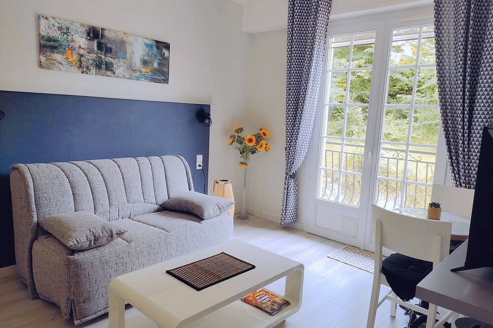 Suite chambre d'hôte avec piscine vue sur les Pyrénées in Tournay, Hautes-Pyrénées