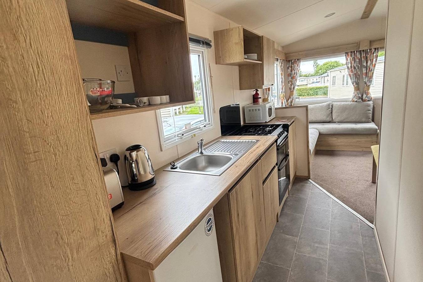 Caravan Sleeps 5 - Decking, Parking, Pet Friendly in Blackpool Pleasure Beach, North West England
