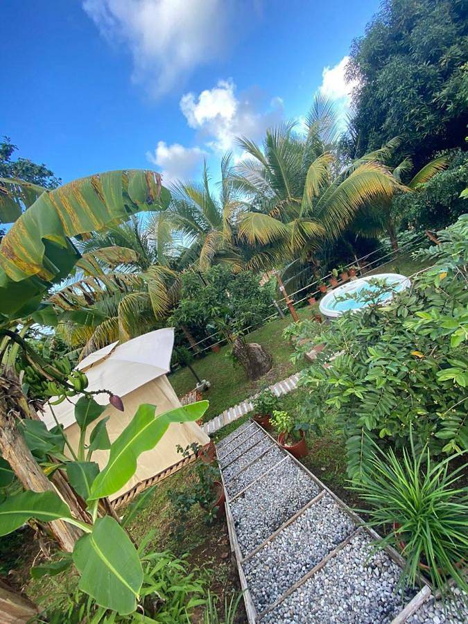 Chalet pour 4 personnes, avec terrasse ainsi que jacuzzi et jardin