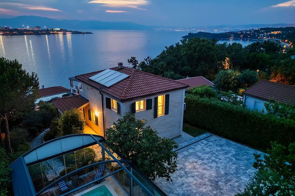 Villa voor 6 personen met balkon/terras in Omišalj, Krk